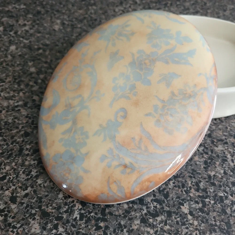 VINTAGE Kimberly Poloson‎ Floral Oval Ceramic Trinket Box with Lid Blue & Beige